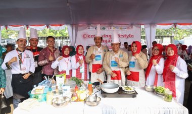 Buka Lomba Kreasi Masakan, Pj Gubernur Al Muktabar Tampilkan Olahan Makanan Bergizi Berbasis Pangan Lokal
