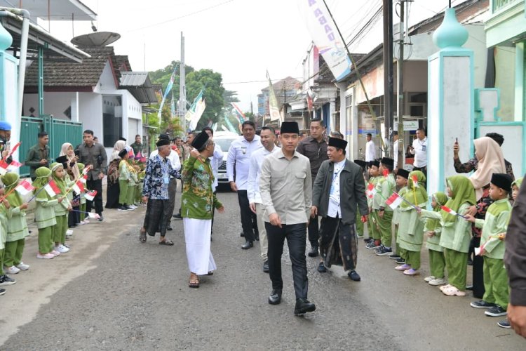 Hadapi Disrupsi Teknologi, Wapres Dorong Santri Tremas Pacitan Upgrade Diri dan Kuasai AI
