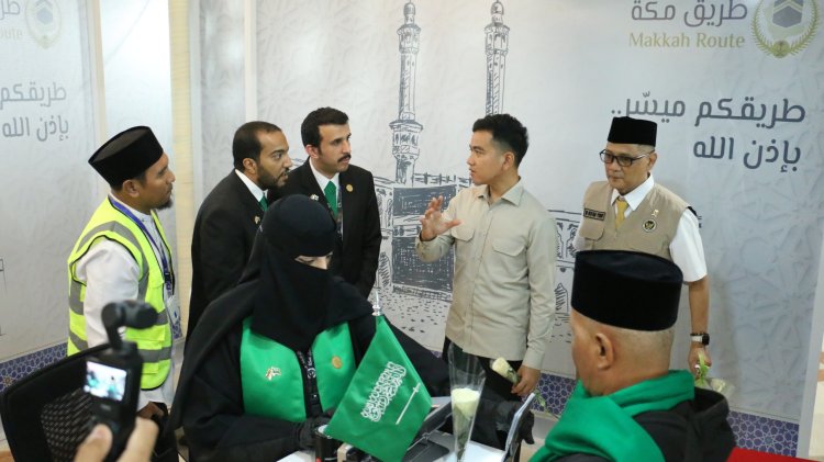 Wapres Tinjau Layanan Fast Track (Makkah Route) di Bandara Juanda Surabaya, Pastikan Kelancaran Keberangkatan Calon Jemaah Haji