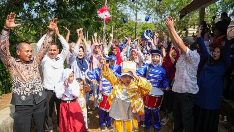 Apresiasi Kreativitas Siswa, Presiden Prabowo Berikan Bantuan Alat Drumben untuk SDN Tegallega