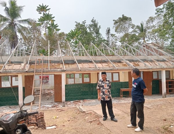Dukung Penuh Program Presiden Prabowo, Sekdis Disdikpora Pandeglang Lakukan Monitoring Kegiatan Revitalisasi SDN Padahayu 2 Cikedal