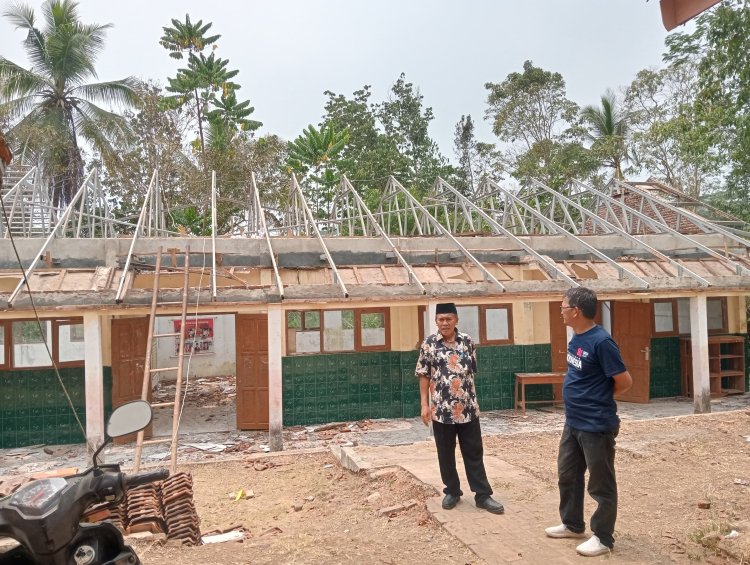 Dukung Penuh Program Presiden Prabowo, Sekdis Disdikpora Pandeglang Lakukan Monitoring Kegiatan Revitalisasi SDN Padahayu 2 Cikedal